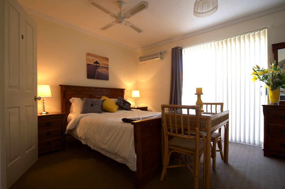 Palm Beach Guest House Rockingham Exterior photo