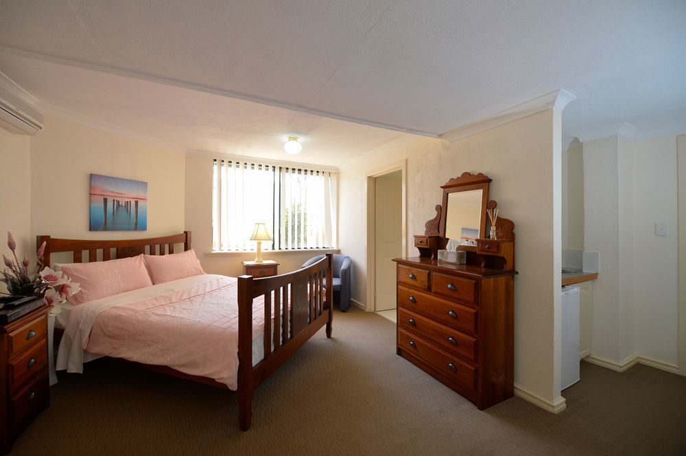 Palm Beach Guest House Rockingham Exterior photo