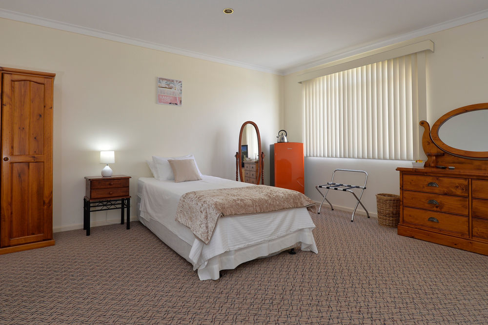 Palm Beach Guest House Rockingham Exterior photo